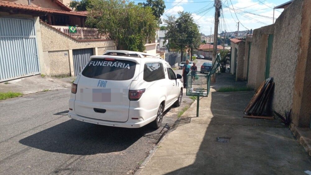 Carro funerário com corpo dentro é roubado em Belo Horizonte