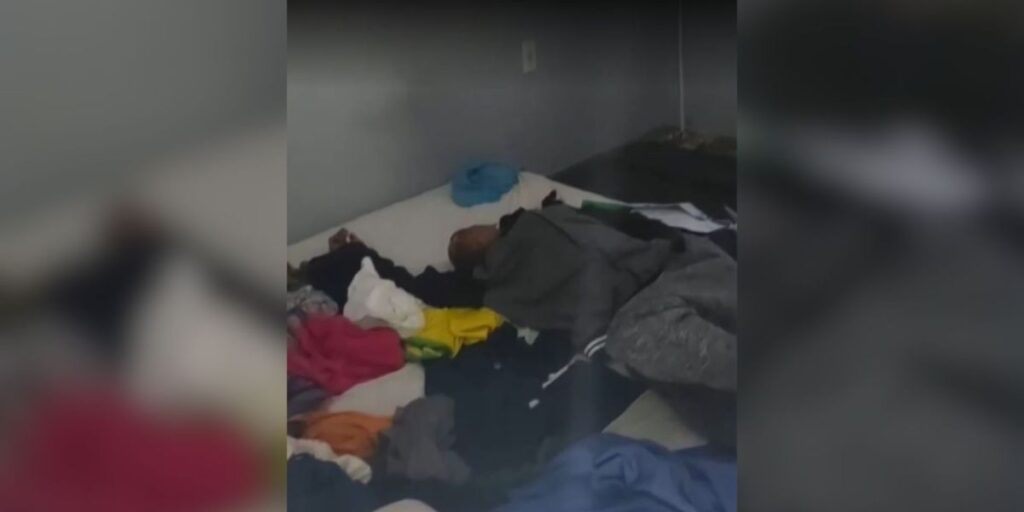 Ladrão invade casa, furta e acaba preso dormindo na cama da vítima no ES