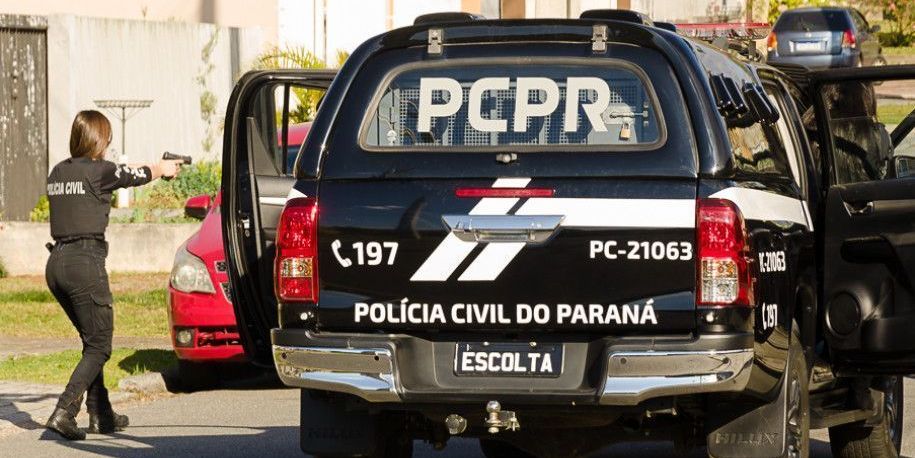 Após crise de ciúmes, homem espanca namorada e é preso em flagrante