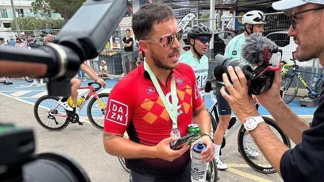 Ex-Real Madrid faz prova de ciclismo e desabafa: "Tenho que perder peso"