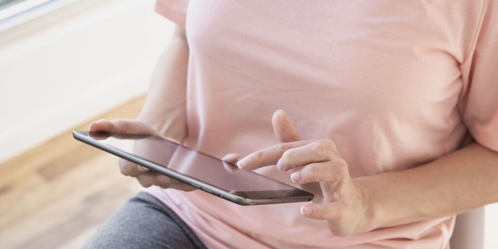 Epidemia da desinformação: a face digital que ameaça o tratamento do câncer