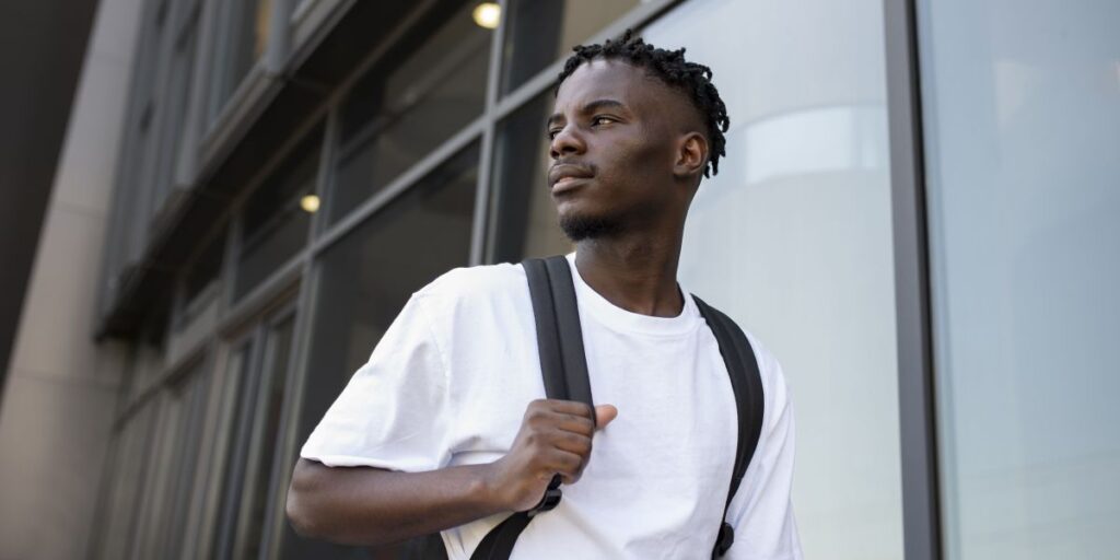 Programa oferece bolsas no exterior para estudantes negros até 30 de abril
