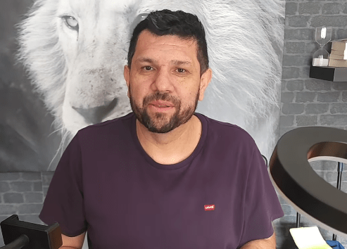 "Não tenho intenção de sair da Espanha", diz Oswaldo Eustáquio à CNN