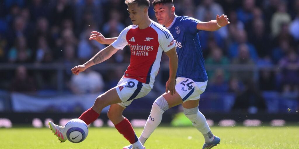 Arsenal empata com o Everton e se complica na corrida pelo título