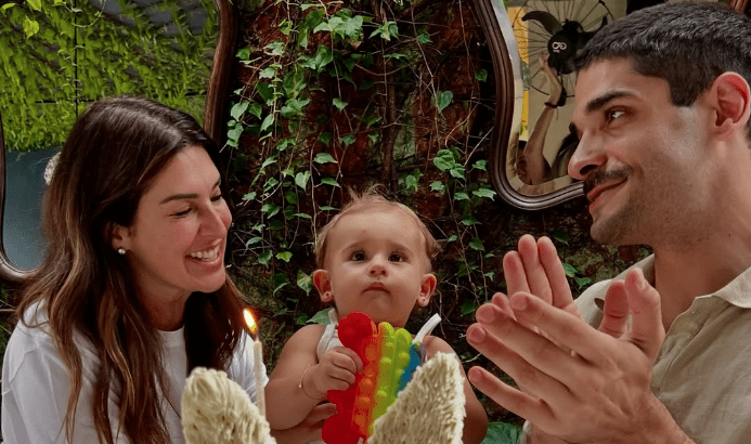 Fernanda Paes reflete sobre 1 ano da filha Pilar: "Grande surto de amor"