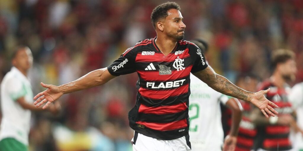 Danilo lamenta Maracanã vazio: "Flamengo é do povo"