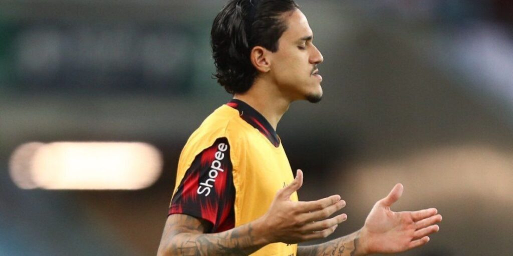 Pedro volta ao Flamengo em derrota na Libertadores; veja como foi
