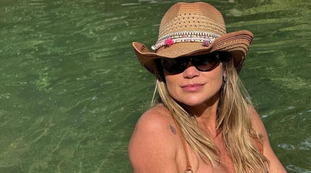 Flávia Alessandra compartilha álbum de viagem: "Dias felizes"