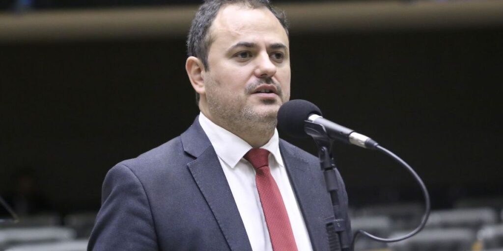 Em greve de fome contra cassação, deputado diz estar há 30 horas sem comer