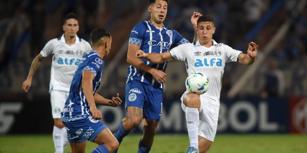 Grêmio cede empate duas vezes ao Godoy Cruz na Sul-Americana