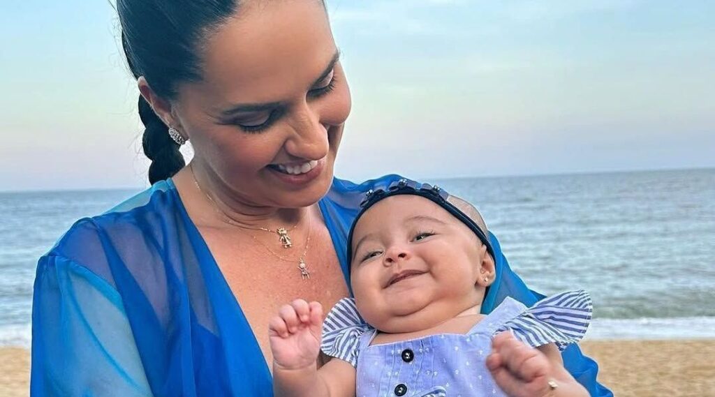 Graciele Lacerda posa em praia ao lado da filha; veja