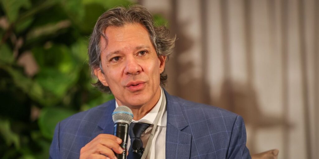 Haddad diz que "todo mundo está apreensivo" à espera de tarifas de Trump