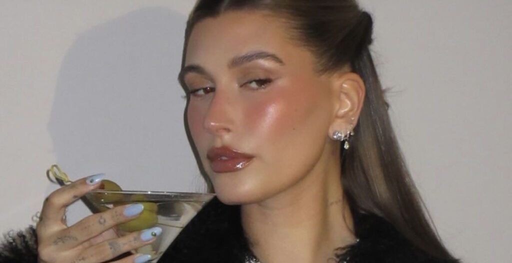 Estrela da Netflix revela proposta inusitada para zombar de Hailey Bieber