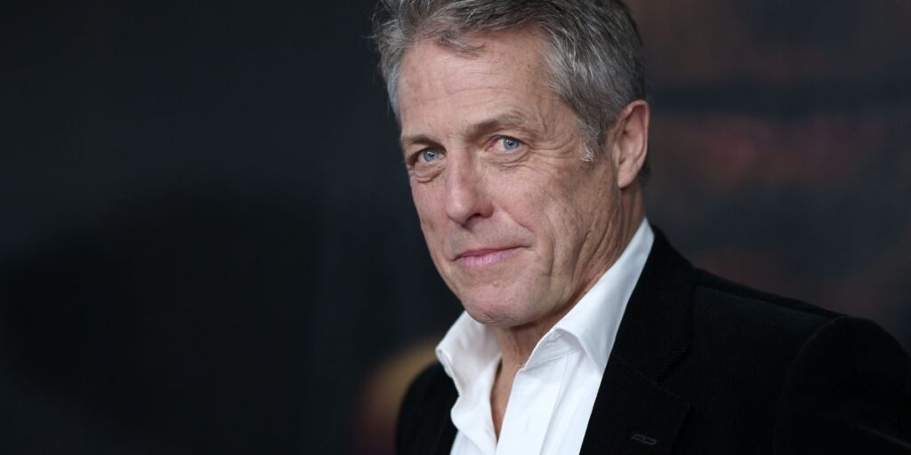 Hugh Grant se revolta com pergunta de agente de imigração aos filhos