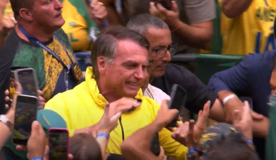 Bolsonaro chega para manifestação na Avenida Paulista