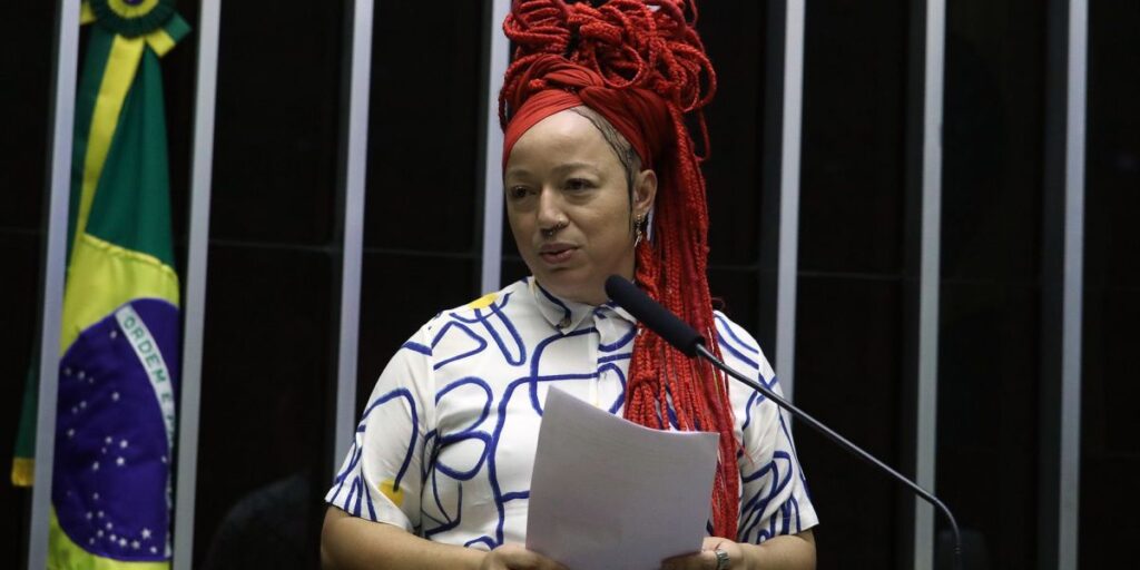 Câmara aprova aumento de pena para injúria racial contra mulheres e idosos