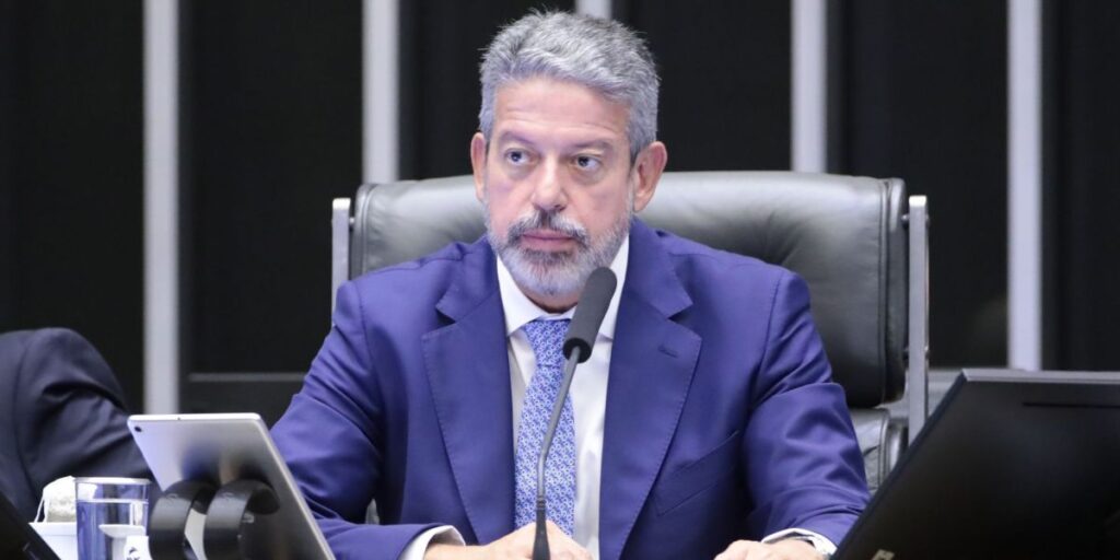 Hugo oficializa Lira como relator do projeto de isenção do IR até R$ 5 mil