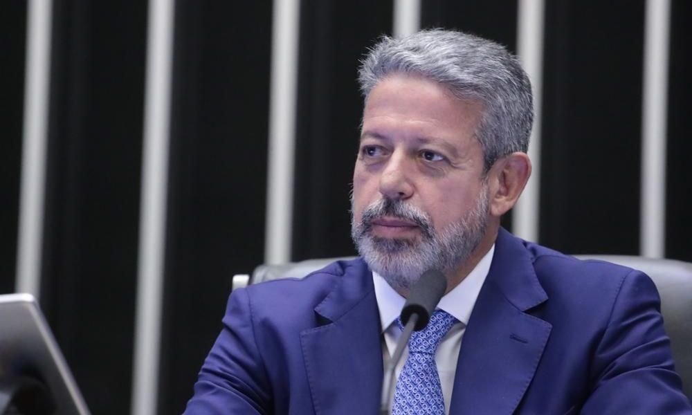 Lira quer lei "justa" com equilíbrio das contas públicas para isenção do IR