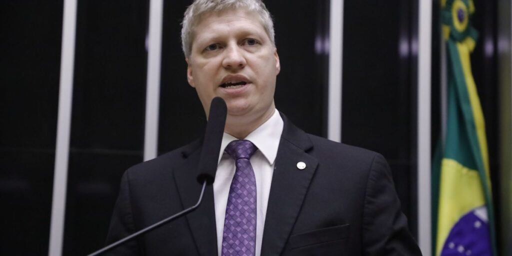 Novo diz que lançará Marcel van Hattem ao Senado em 2026