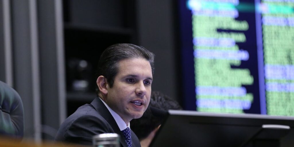 Sem citar anistia, Hugo defende discussão da pauta da Câmara entre líderes