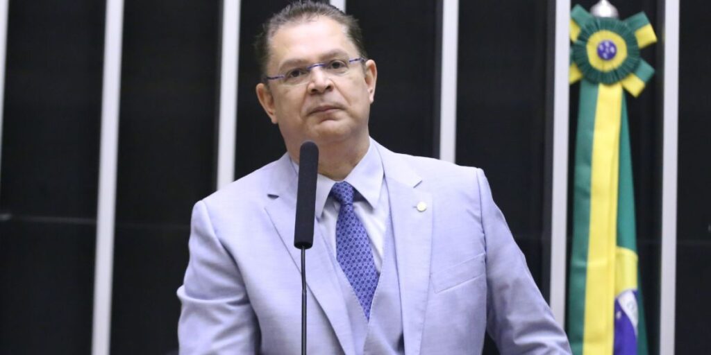 Líder do PL protocola requerimento de urgência para projeto da anistia