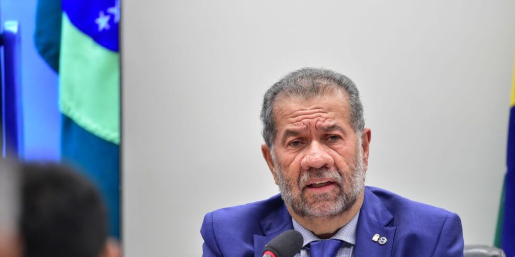 Lupi defende ex-presidente do INSS investigado: "Altamente qualificado"