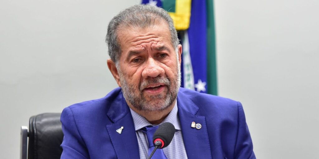 Lupi diz ser contra INSS mediar relação entre aposentados e associações