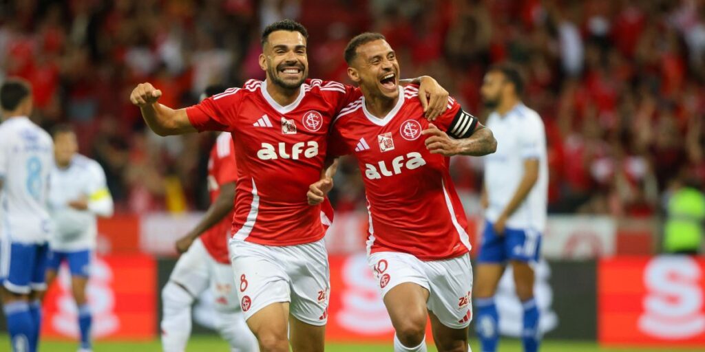 Após expulsão polêmica, Inter atropela o Cruzeiro pelo Brasileirão
