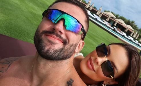 Ex-BBBs Ivy Moraes e Arthur Picoli curtem último dia de viagem romântica