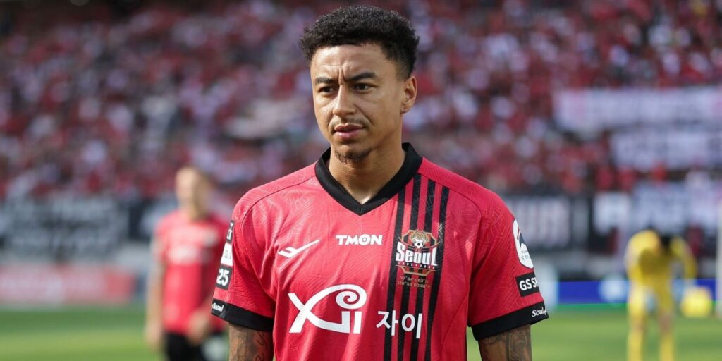 Avô de ex-jogador do Manchester United é acusado de abuso sexual de menores