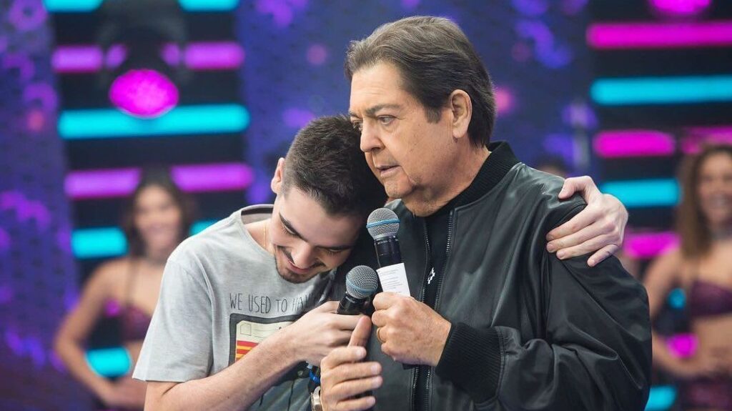 Filho de Faustão, João Silva admite privilégios: "Abriu muitas portas"