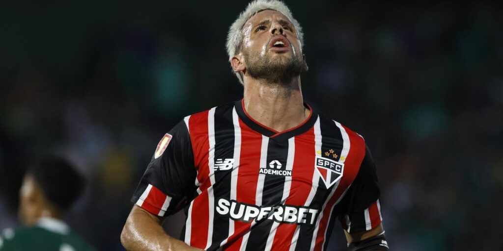 Toca no Calleri que é gol? Camisa 9 não marca fora de casa há 16 jogos