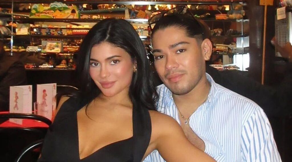Kylie Jenner fala sobre luto após morte de amigo cabeleireiro: "Solitário"
