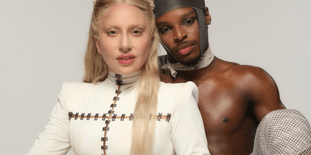 Dançarino de Lady Gaga chama a atenção com “ensaio” no Copacabana Palace