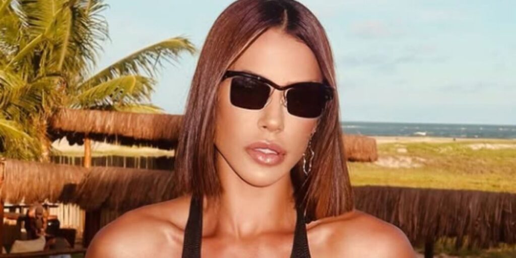 De biquíni, ex-BBB Larissa Tomásia exibe shape trincado