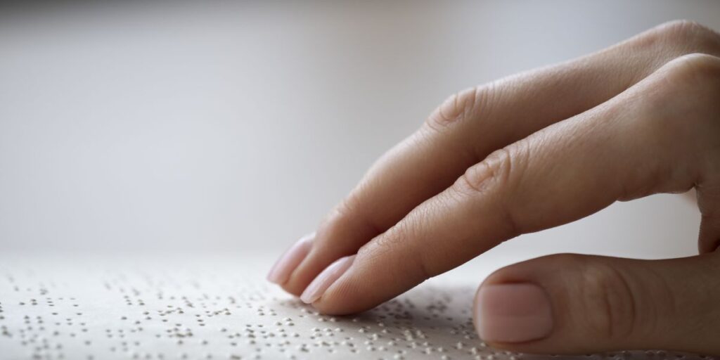 Enem 2025: participantes cegos podem fazer a prova em Braille