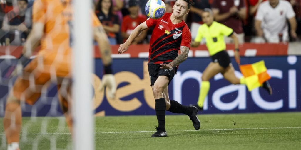 Torcidas organizadas de Athletico e Paraná são punidas por até 15 meses