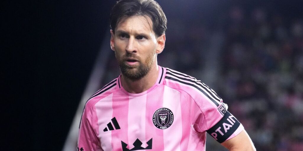 Messi se irrita com torcedor após derrota do Inter Miami; veja