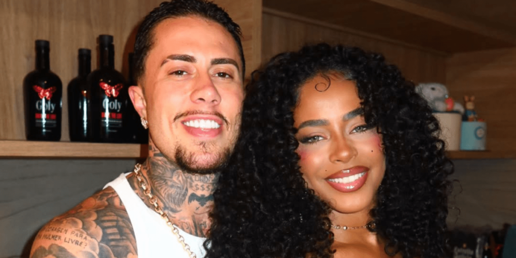 MC Daniel posa com mão na barriga da noiva: "Adivinha quem está grávida?"