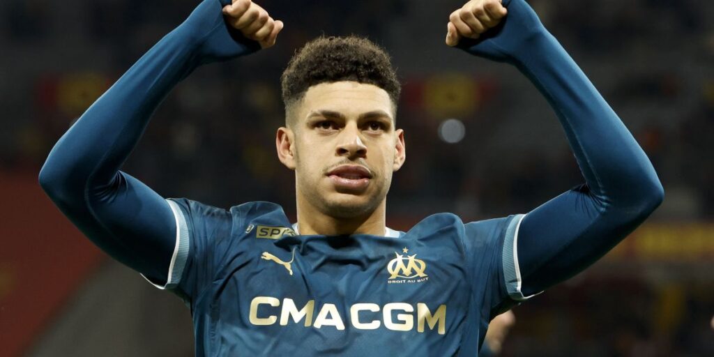 Ex-Botafogo entra na mira de gigantes europeus após grande ano na França