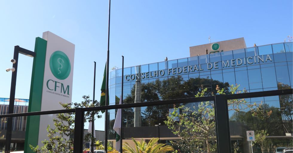 Entenda por que médicos não querem que farmacêuticos receitem remédios