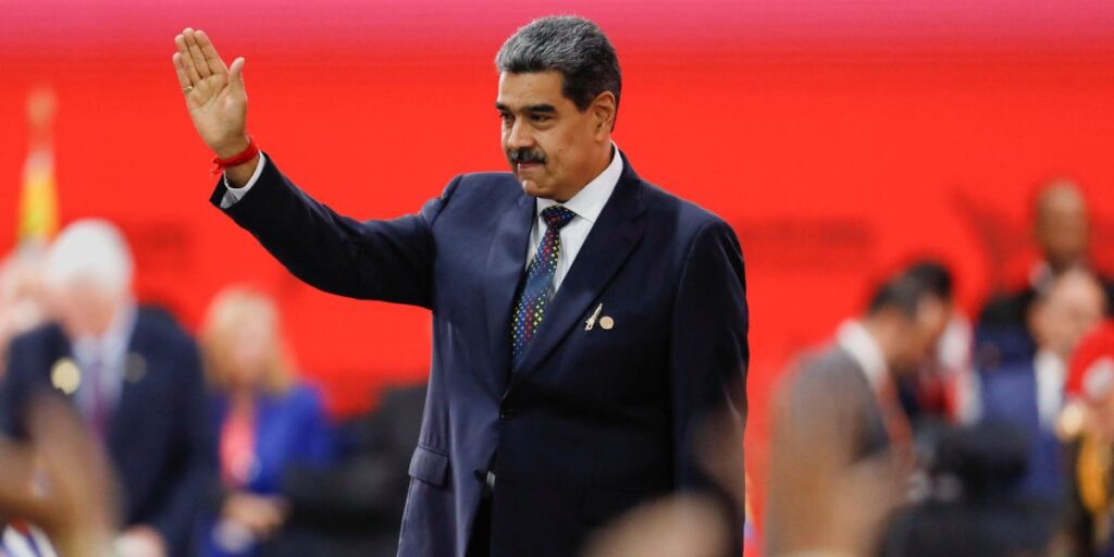 Maduro assina decreto de emergência econômica na Venezuela