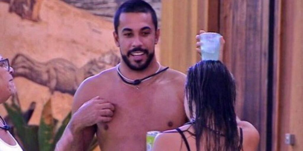 BBB25: internautas pedem expulsão de Maike após polêmica com Renata