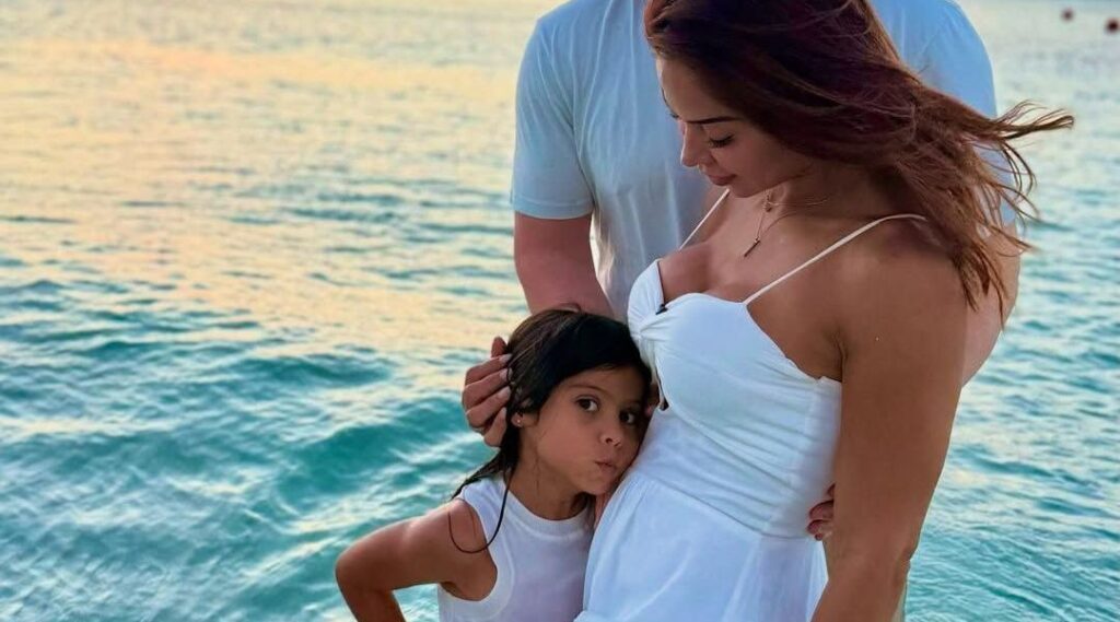 Maíra Cardi relata ciúmes de filha durante gravidez: "Tentamos incluir"