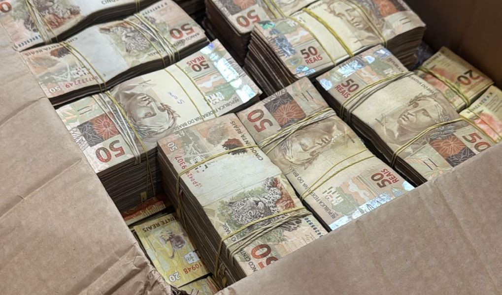PF contabiliza R$ 1,5 milhão apreendido em operação que mirou prefeito