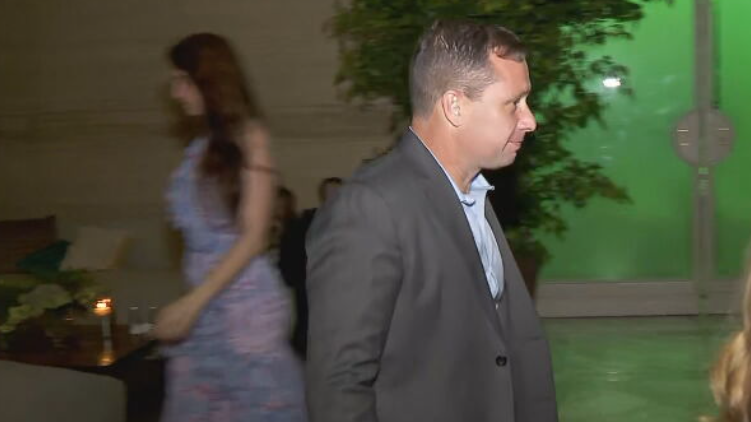 Liberado pelo STF, Cid participa de evento com filha em São Paulo