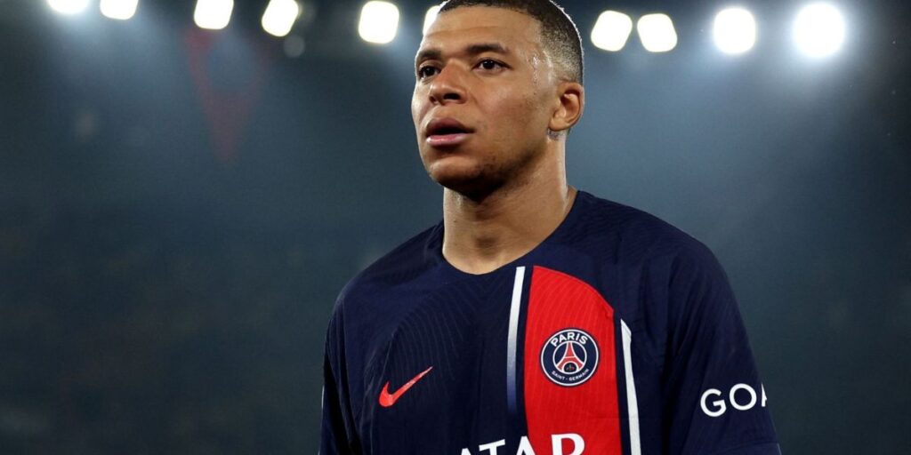 Equipe jurídica de Mbappé congela R$ 367 milhões em contas do PSG