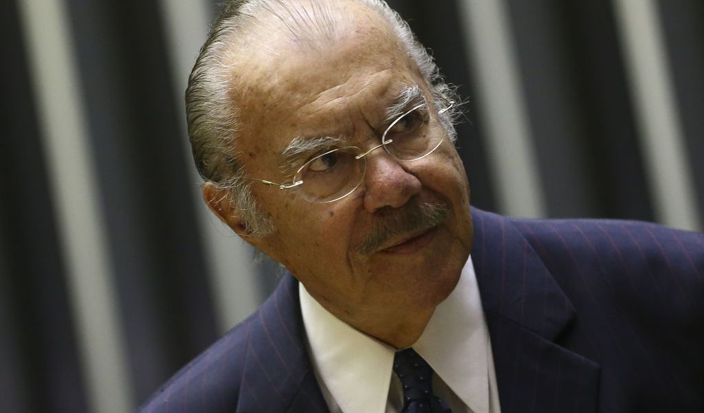 Sarney é diagnosticado com Covid-19 e passa por exames