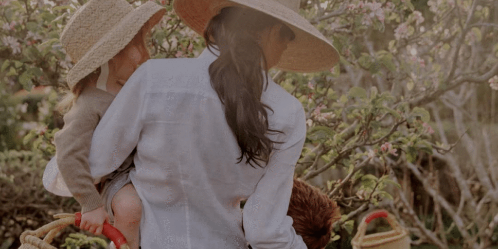 Meghan Markle diz mandar e-mails para filhos lerem quando forem mais velhos