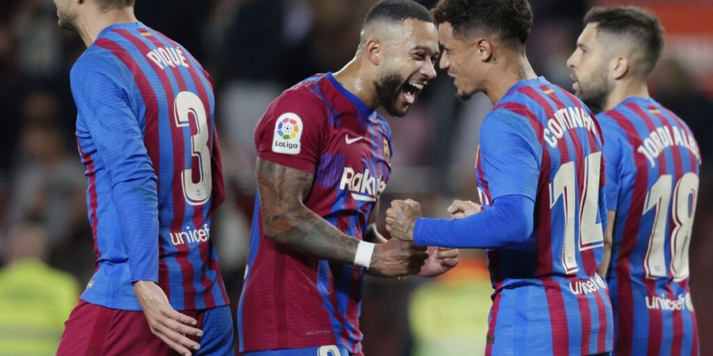 Corinthians x Vasco: Coutinho tem vantagem sobre Memphis Depay na carreira